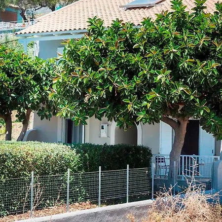 Beachfront Suites Lourdas