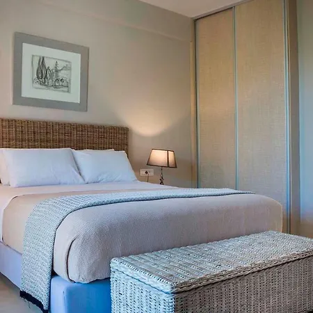 Beachfront Suites Lourdas 公寓式酒店 劳德哈塔