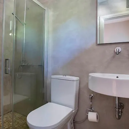 Beachfront Suites Lourdas 公寓式酒店 2*